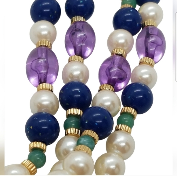 VINTAGE FAUX PEARL & JEWEL COLORED BEAD LAYERED COLLAR LENGTH NECKLACE - Picture 4 of 5